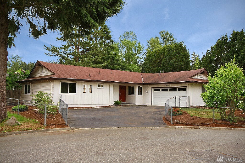 Property Photo:  11031 NE 143rd St  WA 98034 