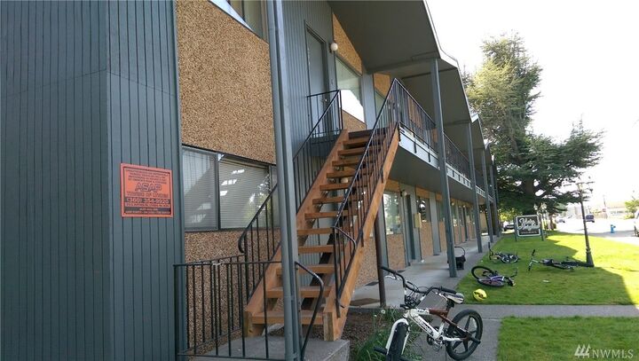 Property Photo:  600 Drayton St  WA 98264 