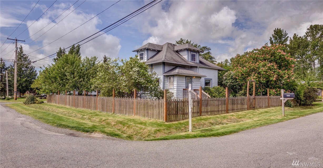 Property Photo:  2801 Xenia St  WA 98226 