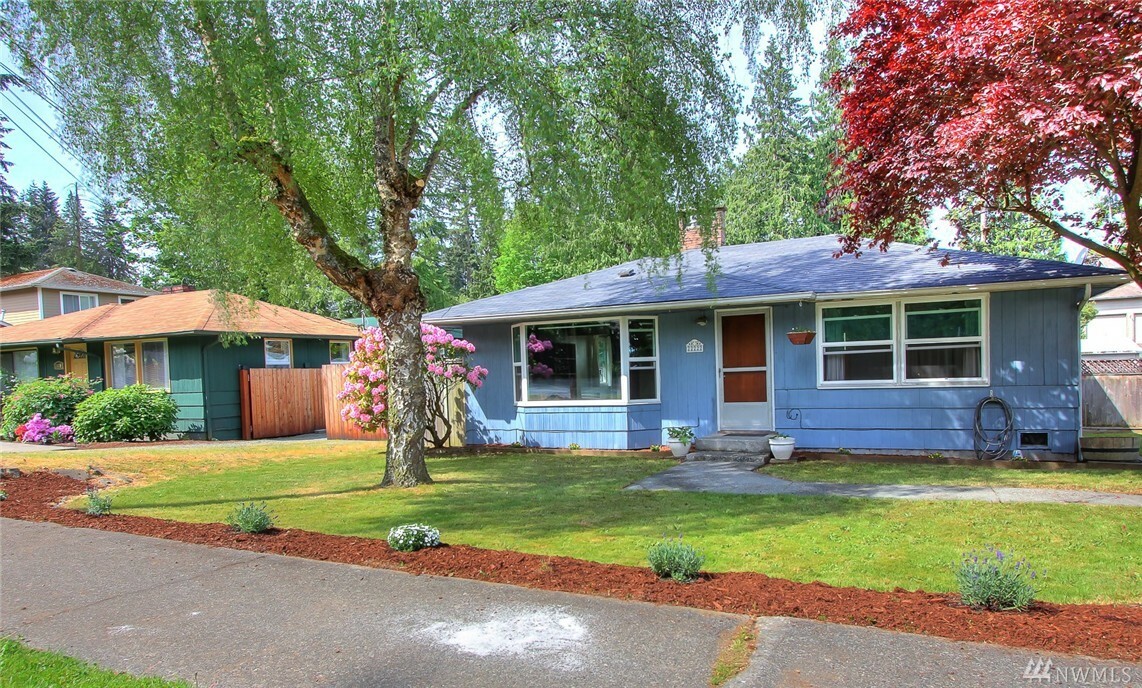 Property Photo:  22222 66th Ave W  WA 98043 