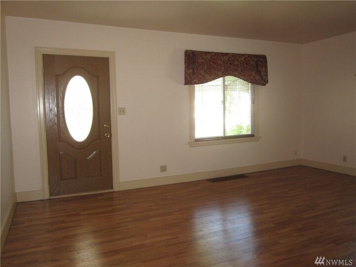 Property Photo:  408 N Sampson St  WA 98926 