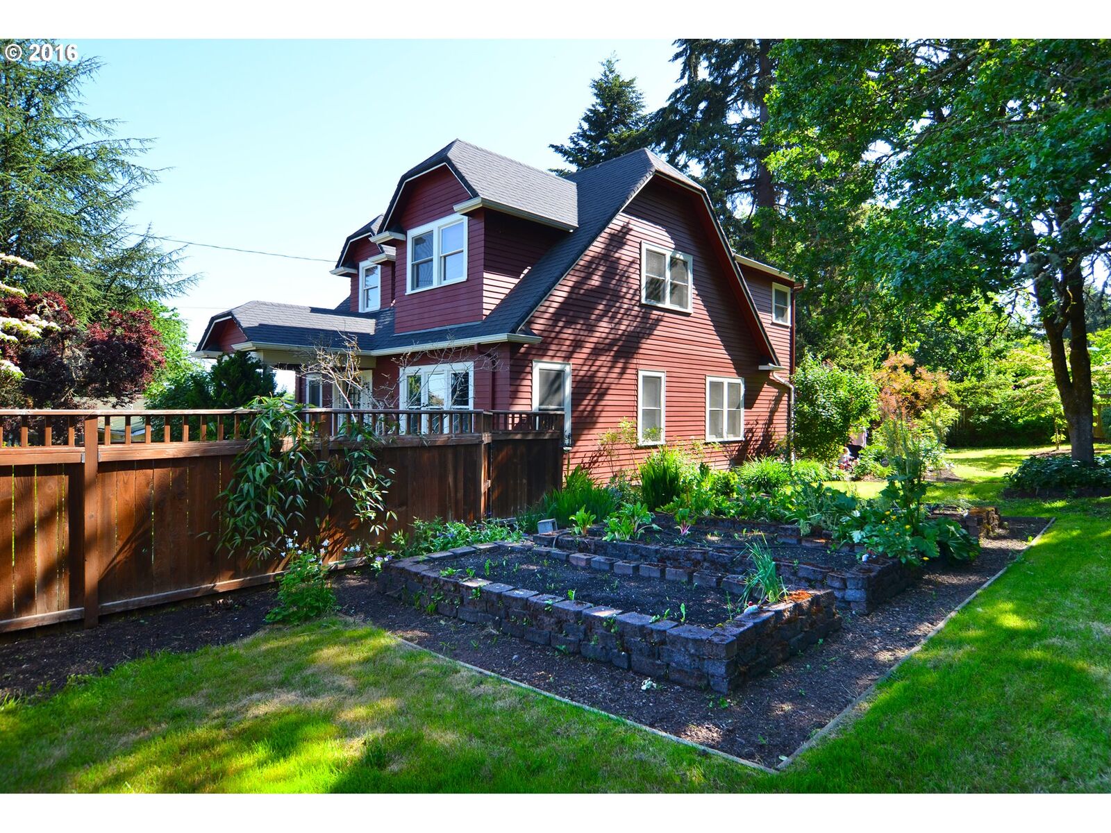 Property Photo:  2899 Friendly St  OR 97405 
