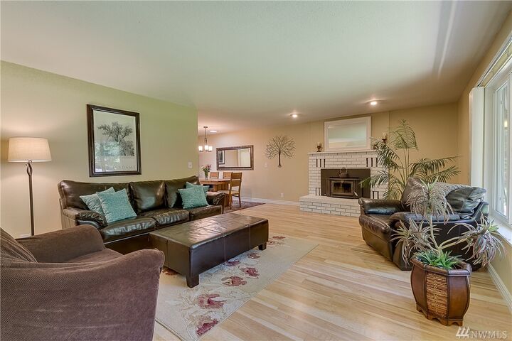 Property Photo:  3045 249th Ave SE  WA 98075 