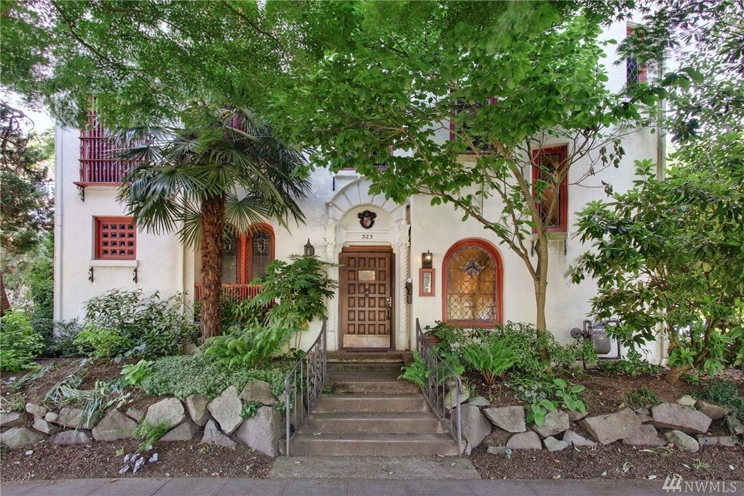 Property Photo:  323 16th Ave E 105  WA 98112 