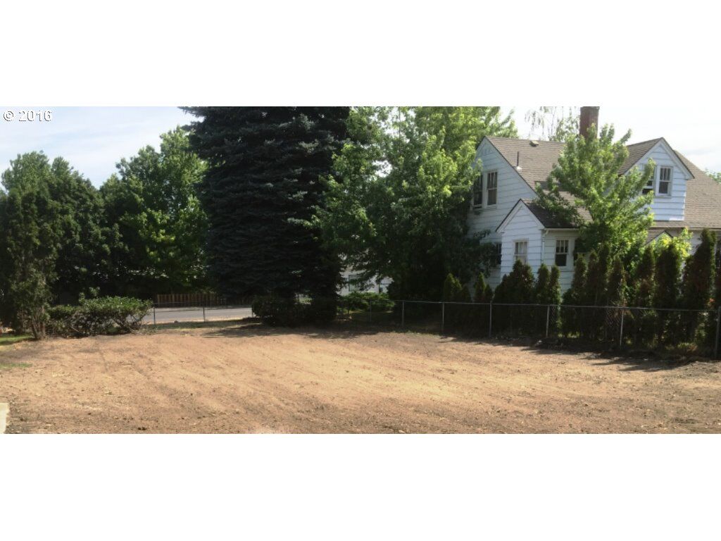 Property Photo:  1100 Mt Hood  OR 97058 