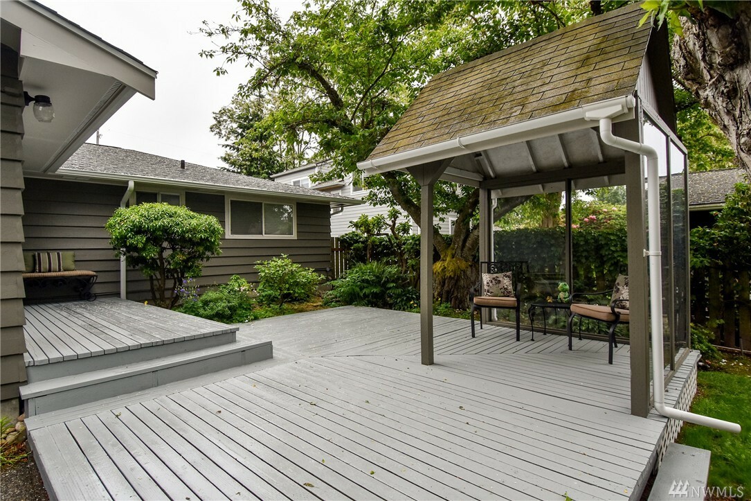 Property Photo:  16235 12th Ave SW  WA 98166 