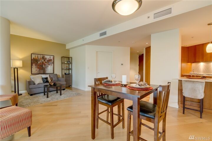 Property Photo:  500 106th Ave NE 607  WA 98004 