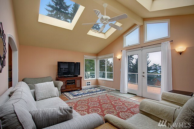 Property Photo: 1703 E Lake Sammamish Pkwy NE WA 98074