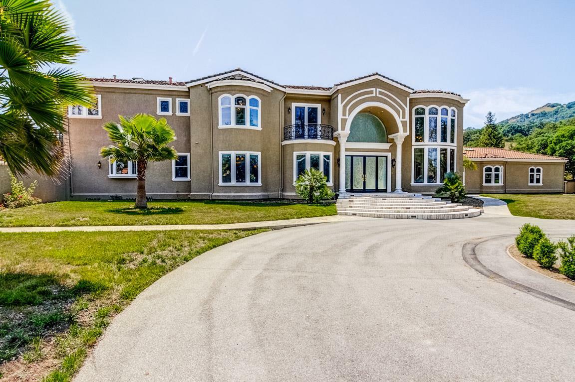 Property Photo: 21680 Calero Creek Court CA 95120