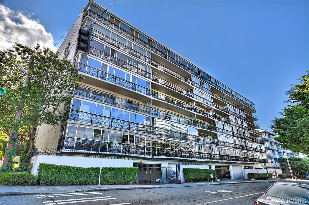 Property Photo: 1740 Melrose Ave 202 WA 98122