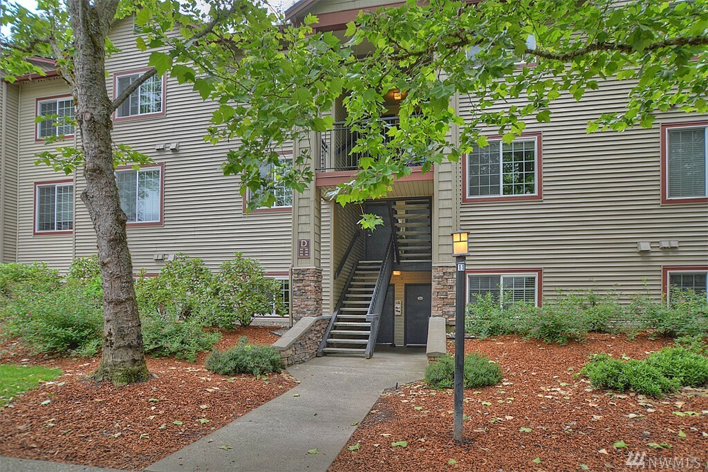 Property Photo: 25025 SE Klahanie Blvd D102 WA 98029