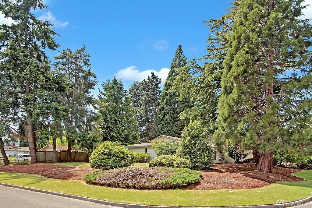 Property Photo: 12623 NE 75th St WA 98033