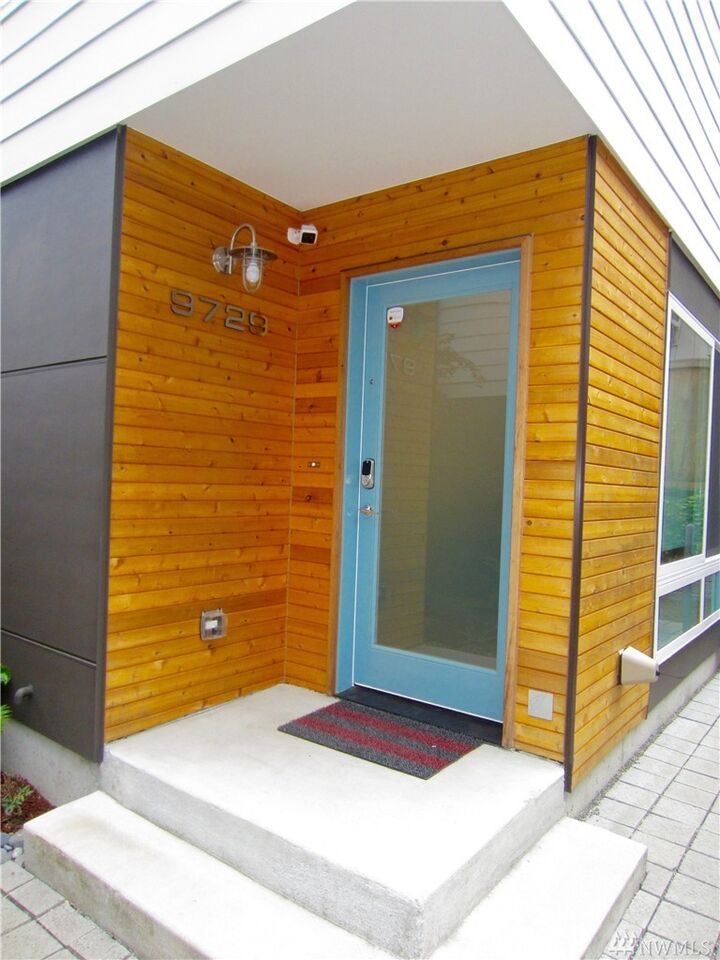 Property Photo: 9729 Woodlawn Ave N WA 98103