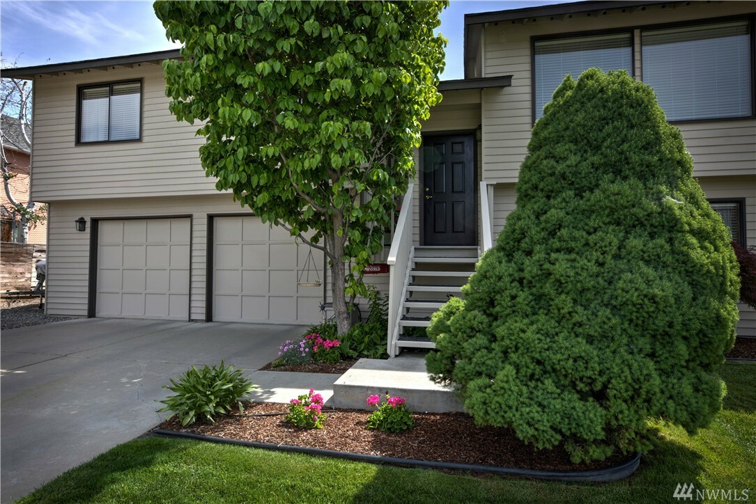 Property Photo:  1025 Gilbert Ct  WA 98802 