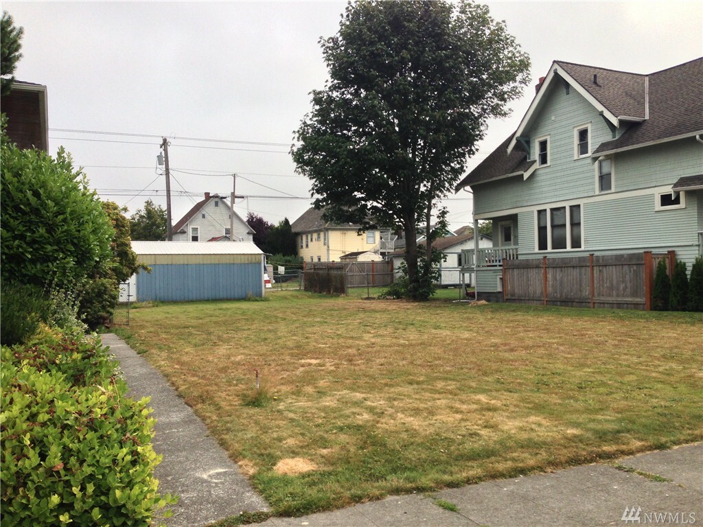 Property Photo:  1913 Hoyt Ave  WA 98201 