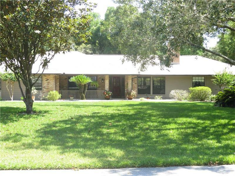 Property Photo: 203 E Greentree Lane FL 32746