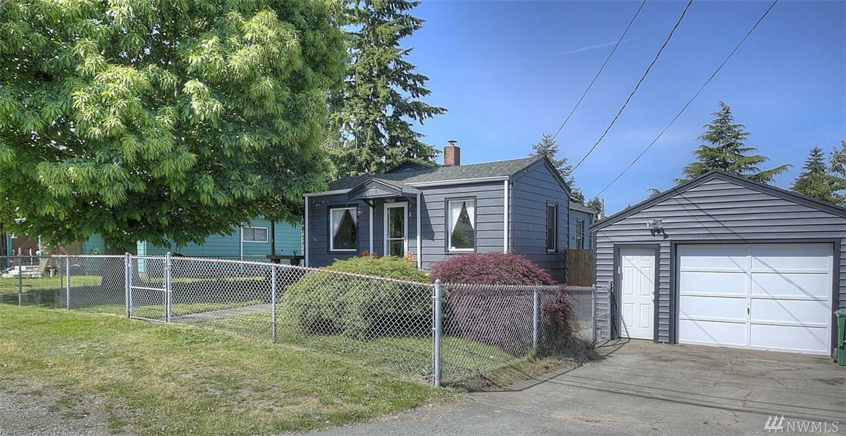 Property Photo:  12241 2nd Place SW  WA 98146 