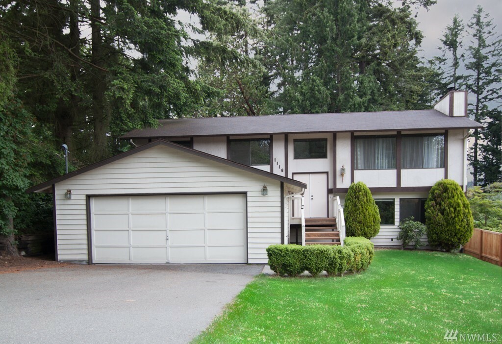 Property Photo:  1116 NE 198th  WA 98155 