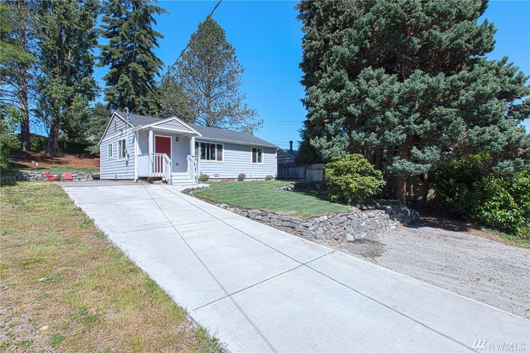 Property Photo:  15609 10th Ave SW  WA 98166 