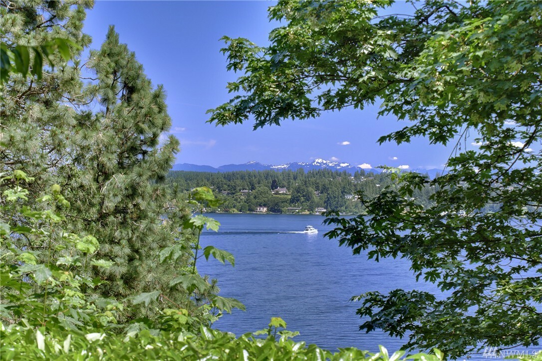 Property Photo: 1502 Madrona Dr WA 98122