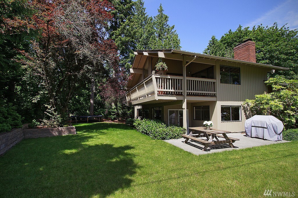 Property Photo: 4760 89th Ave SE WA 98040