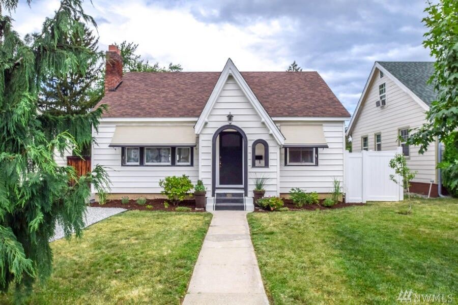 Property Photo:  1011 Harvard Ave  WA 98801