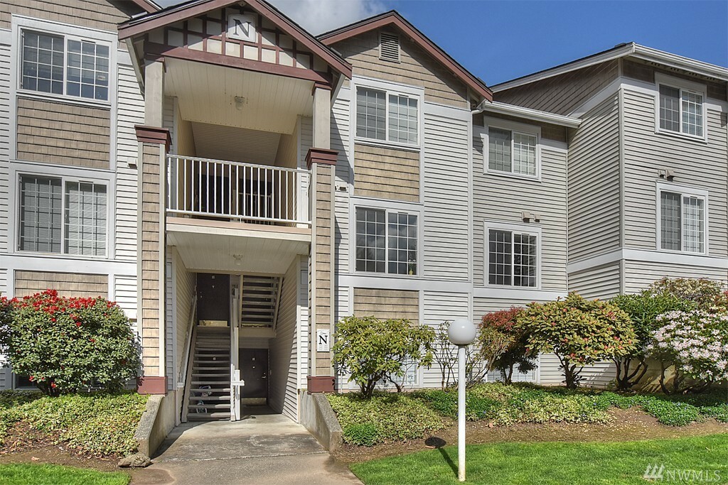 Property Photo: 25235 SE Klahanie Blvd N103 WA 98029