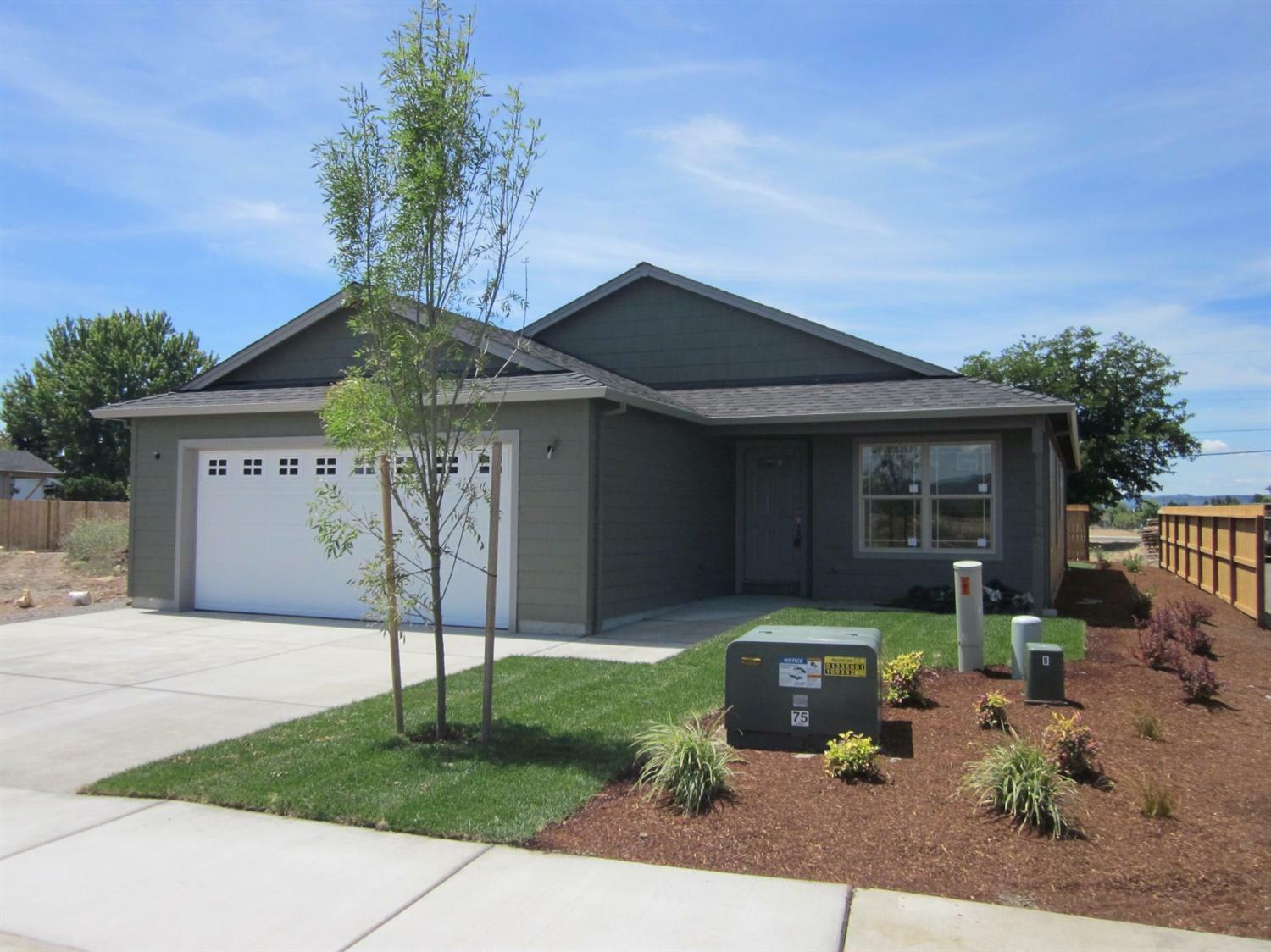 Property Photo: 8383 Kyra Lane OR 97503