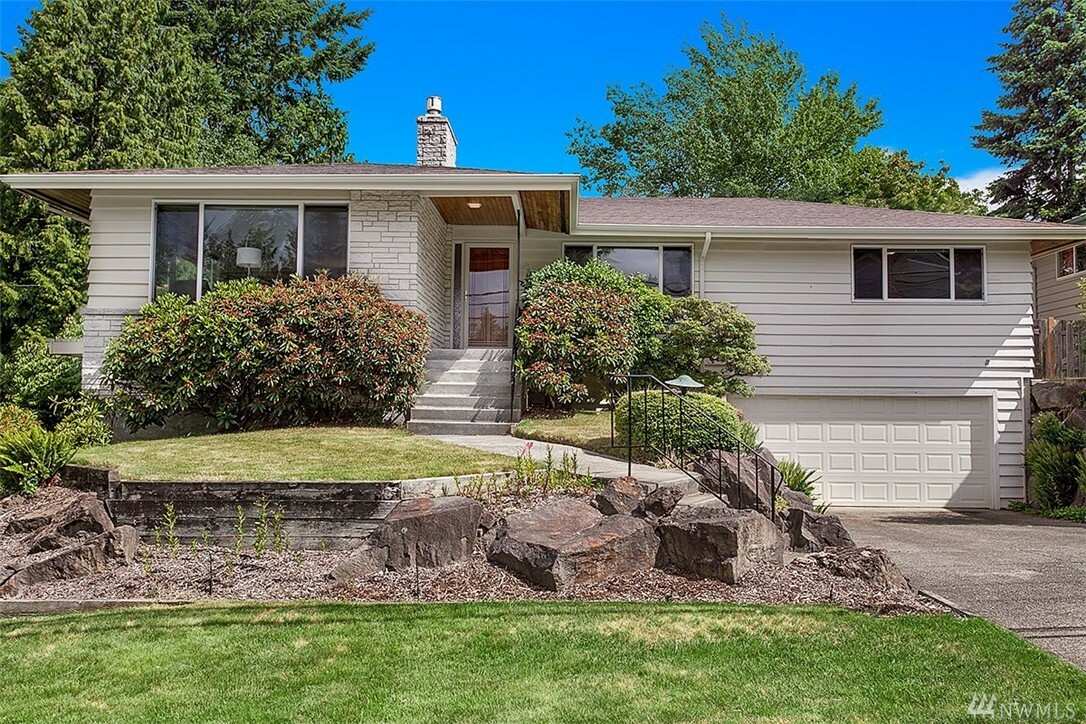 Property Photo:  12516 SE 56th St  WA 98006 