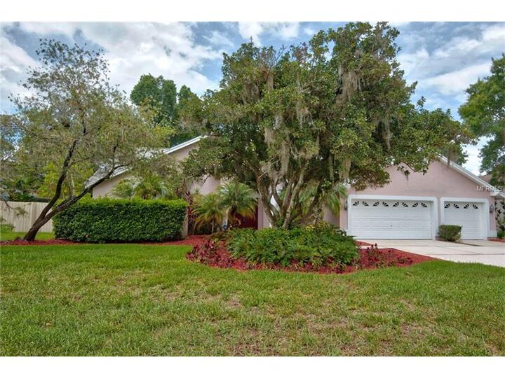 Property Photo:  16121 Vanderbilt Drive  FL 33556 