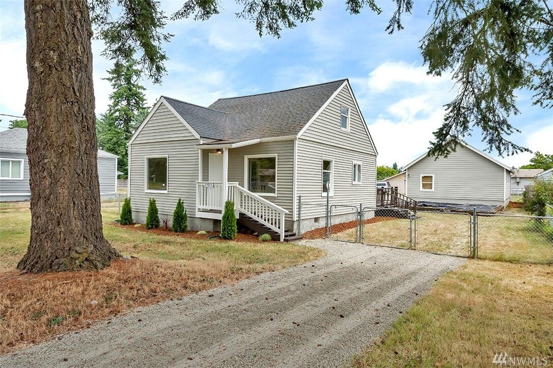 Property Photo:  17015 Park Ave S  WA 98387