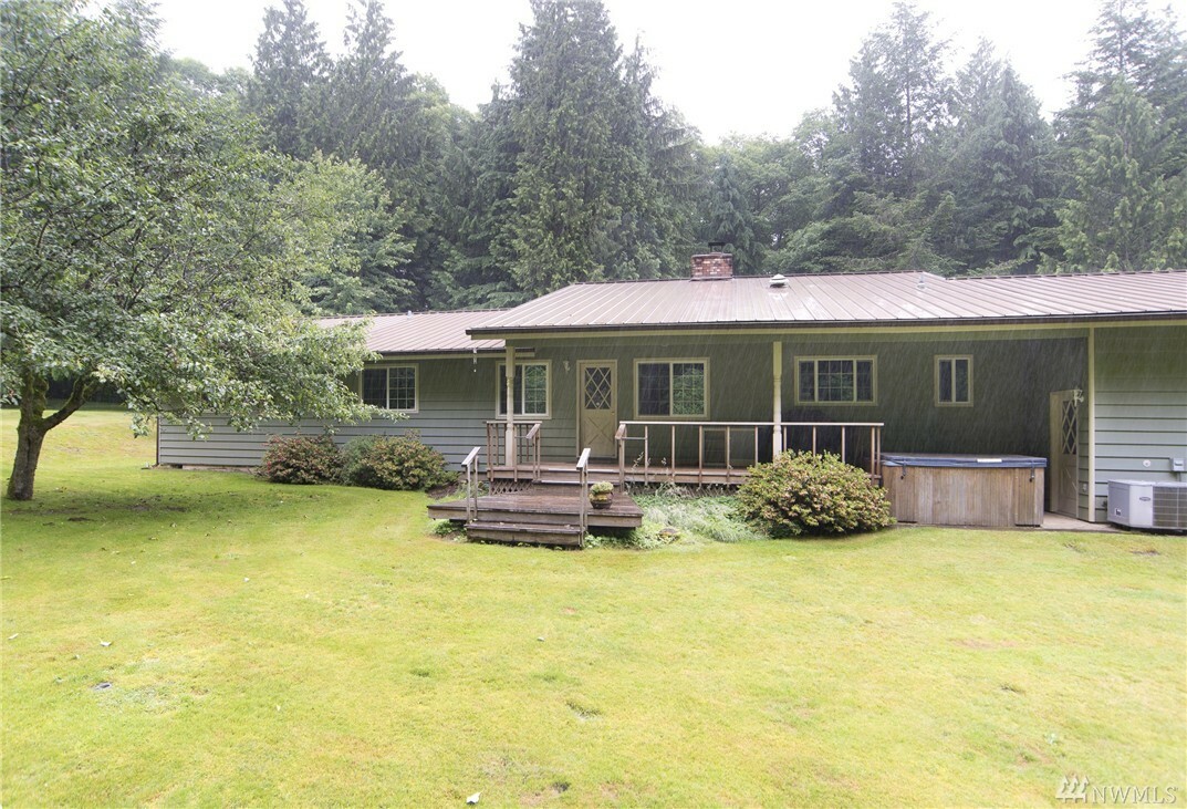 Property Photo:  305 Boulder Hill Dr  WA 98632 