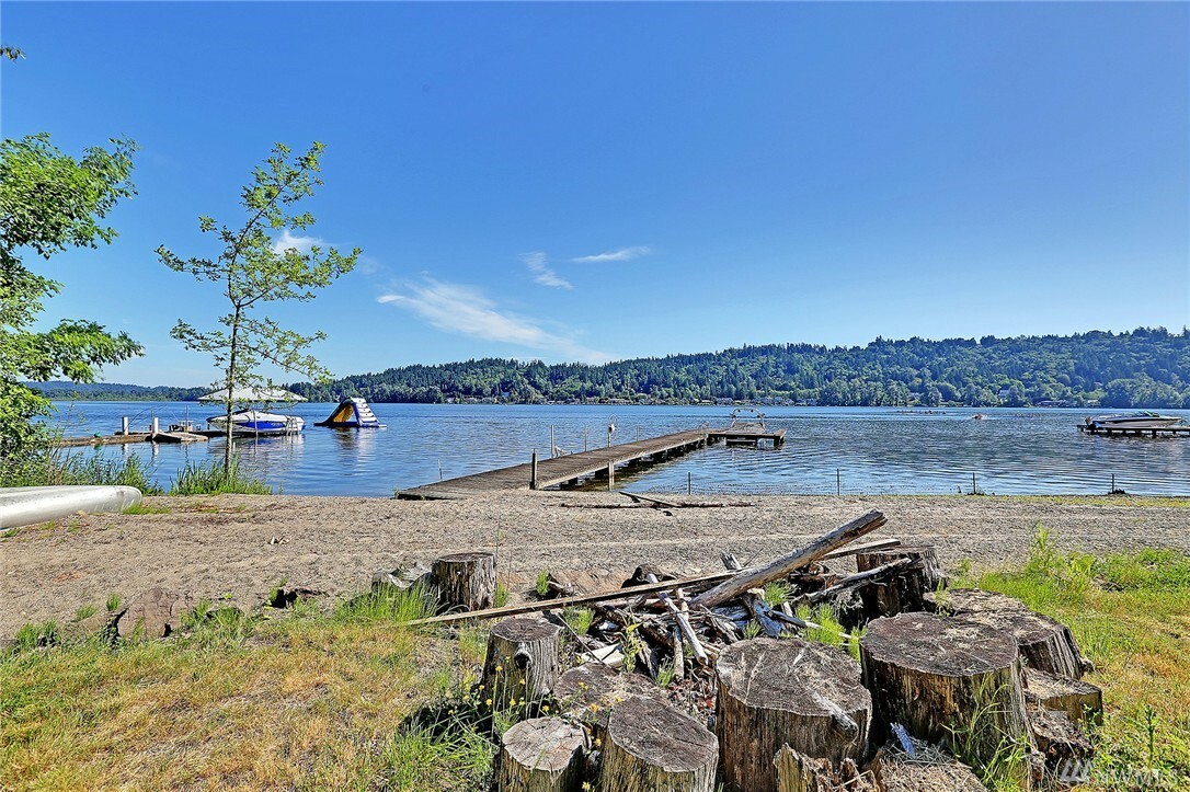 Property Photo:  2656 W Lake Sammamish Pkwy NE  WA 98052 