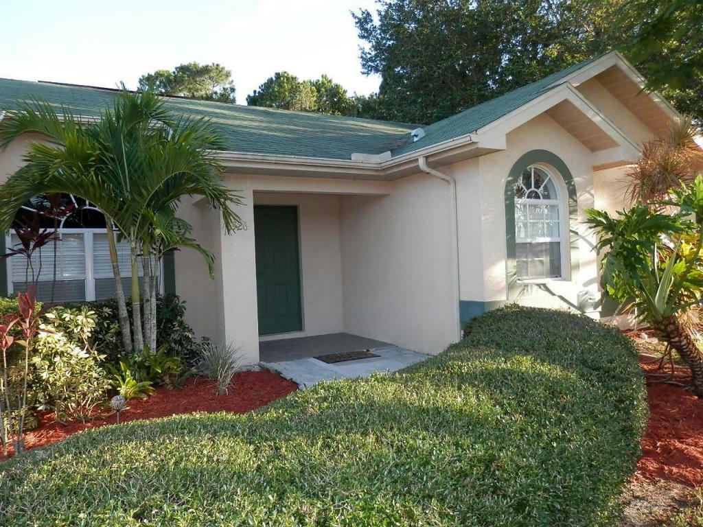 Property Photo:  1926 SW Notre Dame Avenue  FL 34953 