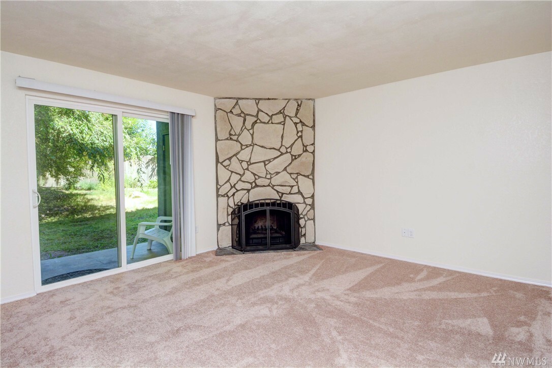 Property Photo:  14012 Juanita Dr NE A4-S  WA 98034 