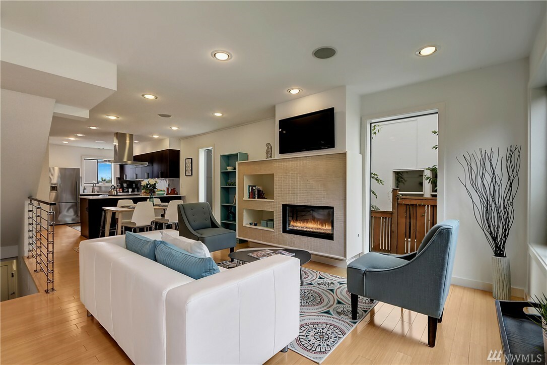 Property Photo: 124 24th Ave E WA 98112