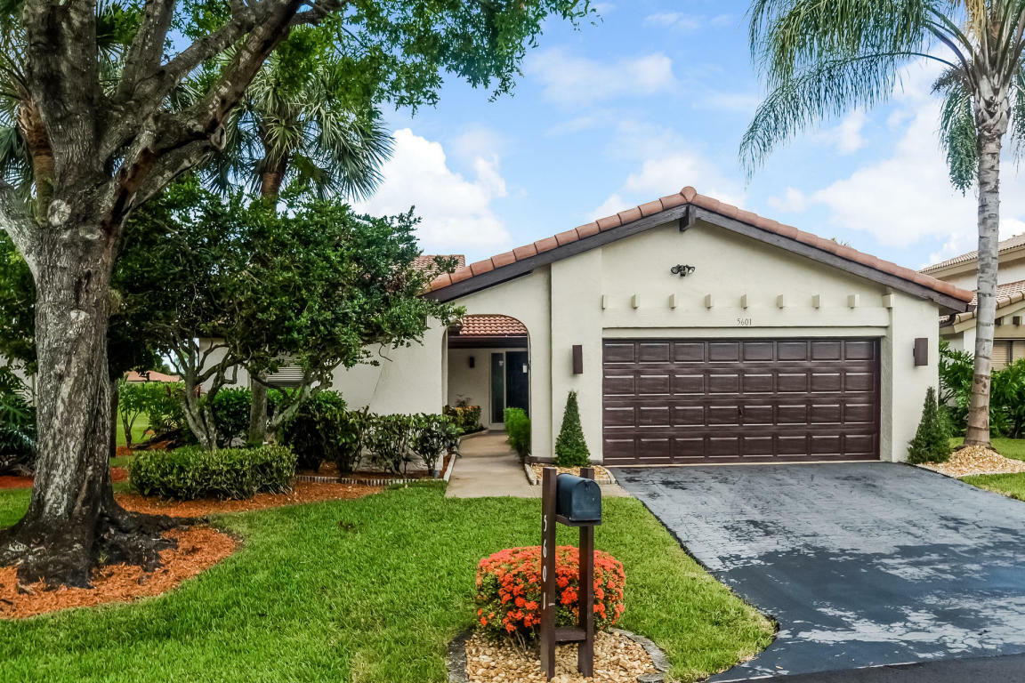 Property Photo:  5601 Lakeview Mews Drive  FL 33437 