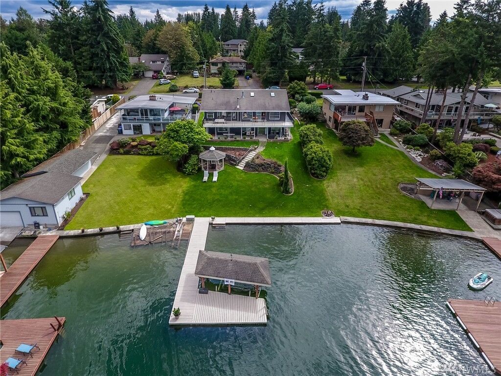 Property Photo:  2329 185th Ave E  WA 98391 