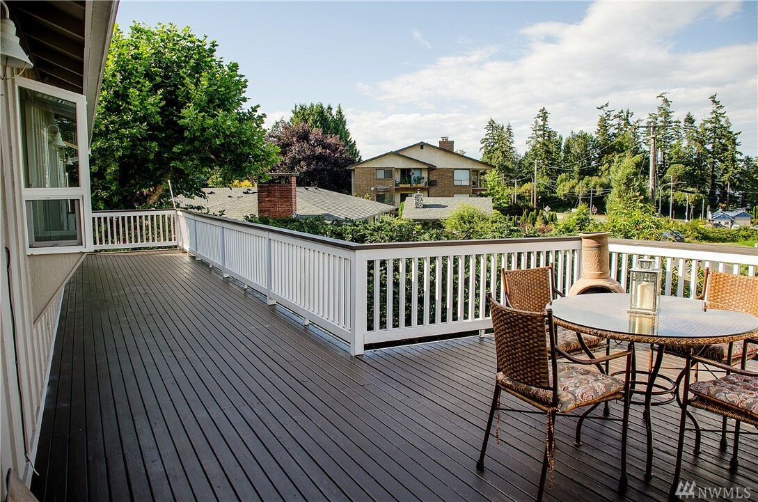 Property Photo:  11387 SE Sedgwick Rd  WA 98366 