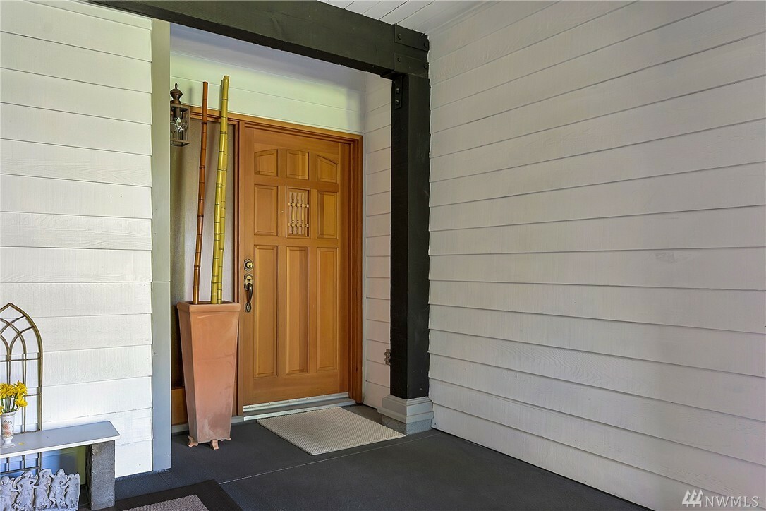 Property Photo:  424 14th St 202  WA 98225 