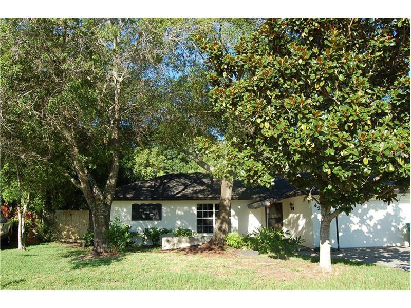 Property Photo:  425 Valencia Court  FL 32750 