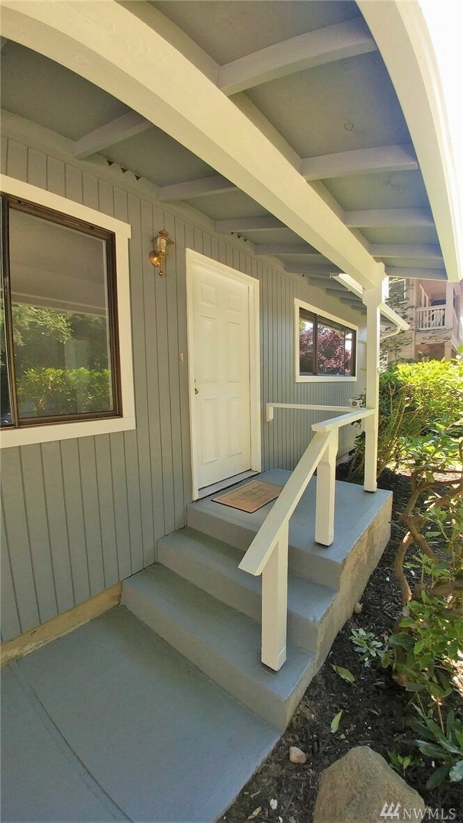 Property Photo:  2401 NE 28th St  WA 98056 