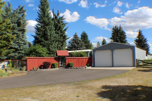 Property Photo: 3208 E Denison-Chattaroy Rd WA 99003