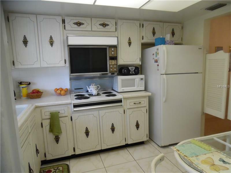 Property Photo: 1612 Lake Avenue SE 3 FL 33771