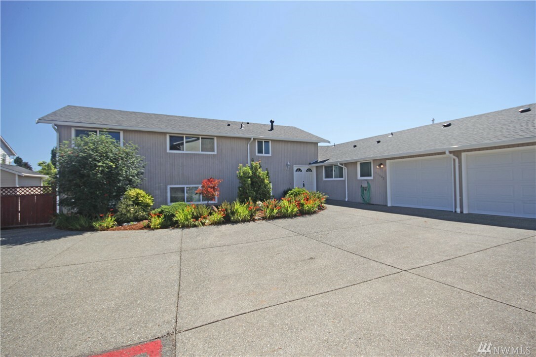 Property Photo:  11622 SE 252nd Place  WA 98030 