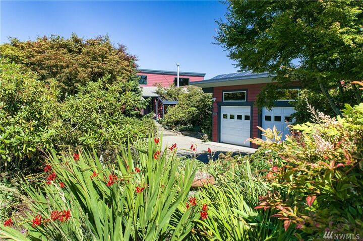 Property Photo:  1015 W Toledo St  WA 98229 