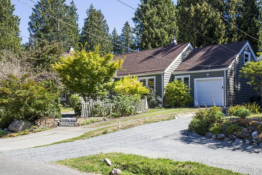 Property Photo:  11054 Alton Ave NE  WA 98125 