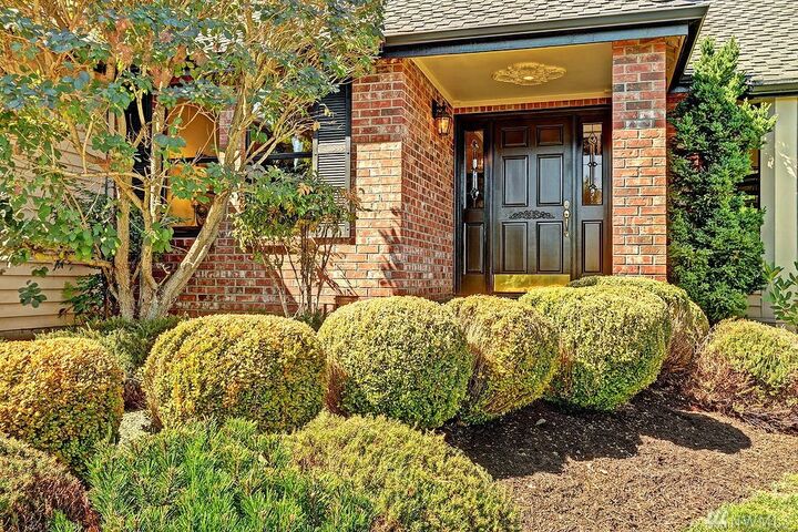 Property Photo: 12808 SE 80th Wy WA 98056