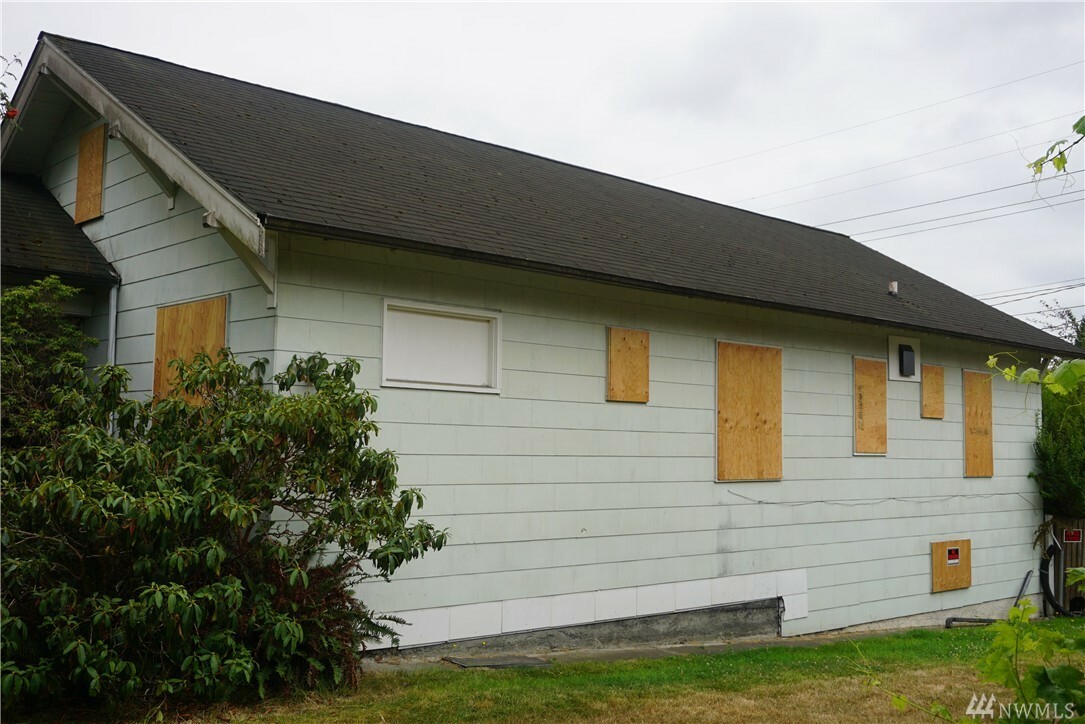 Property Photo:  1924 McDougall Ave  WA 98201 