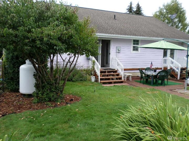 Property Photo:  402 Jackson St  WA 98581 